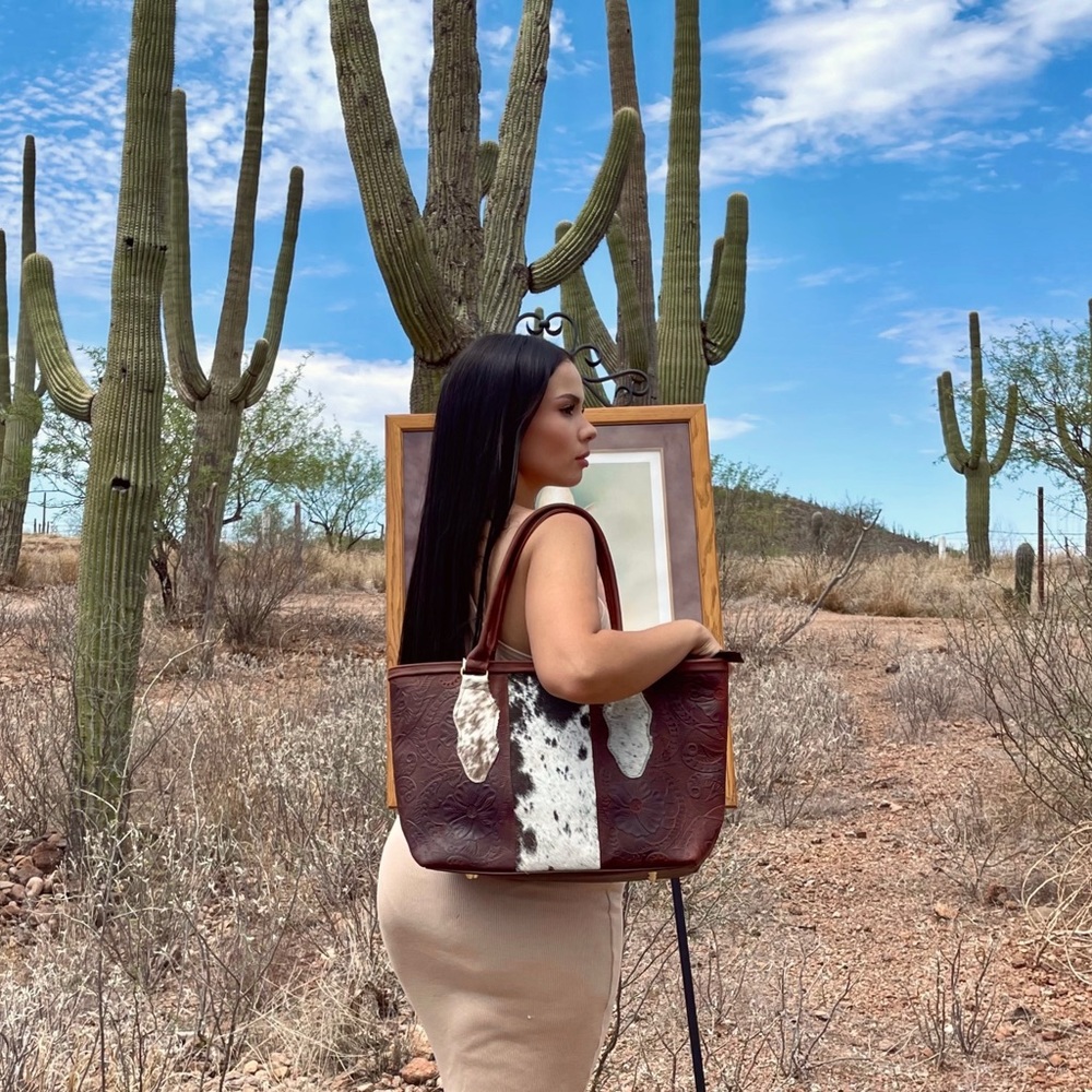 Cowhide purse✨